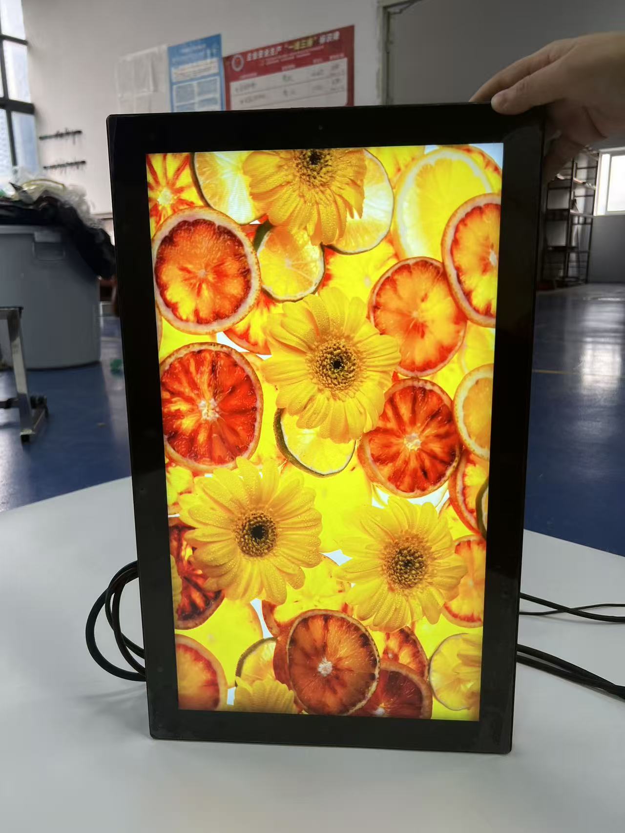 Blog perusahaan terbaru tentang IP67 Waterproof Industrial LCD Monitor Penggunaan di luar ruangan