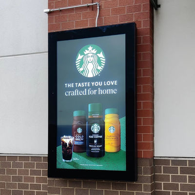 Layar LCD Luar Ruangan 32 Inci 1920x1080 HD dengan Umur Pakai 50000~100000 jam untuk Digital Signage